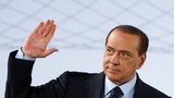Berlusconiho holky musely dělat orální sex na soše