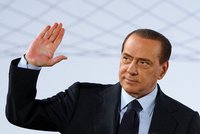 Berlusconiho holky musely dělat orální sex na soše