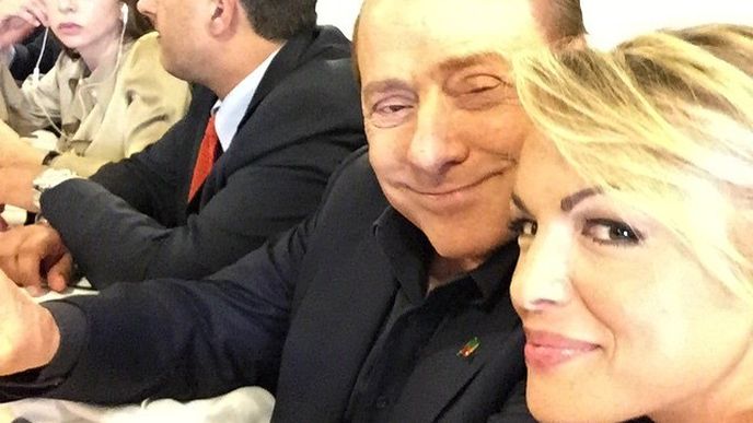 Kontroverzní italský expremiér Berlusconi se odvázal na Instagramu