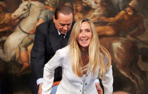 Luxusní prostitutka popsala Berlusconiho harém