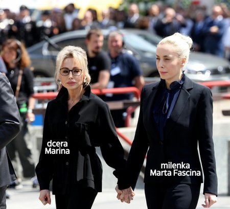 Pohřeb Silvia Berlusconiho: Dcera Marina a přítelkyně Marta. (14. 6. 2023)