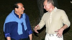 Vladimir Putin a Silvio Berlusconi v Soči (29. 8. 2005)