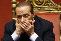 Berlusconi (85) je v nemocnici. Expremiér během hospitalizace zveřejnil zásadní rozhodnutí
