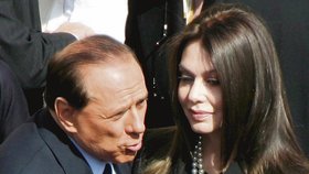 Silvio Berlusconi a jeho žena Veronica Lario. Manželce došla trpělivost a požádla o rozvod