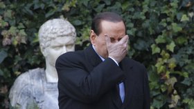 Stahují se nad Berlusconim mračna?