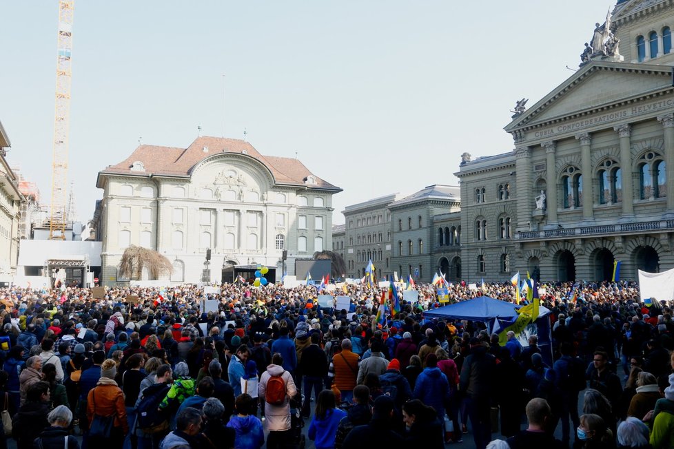 Protesty proti invazi na Ukrajinu ve švýcarském Bernu, 19. 3.