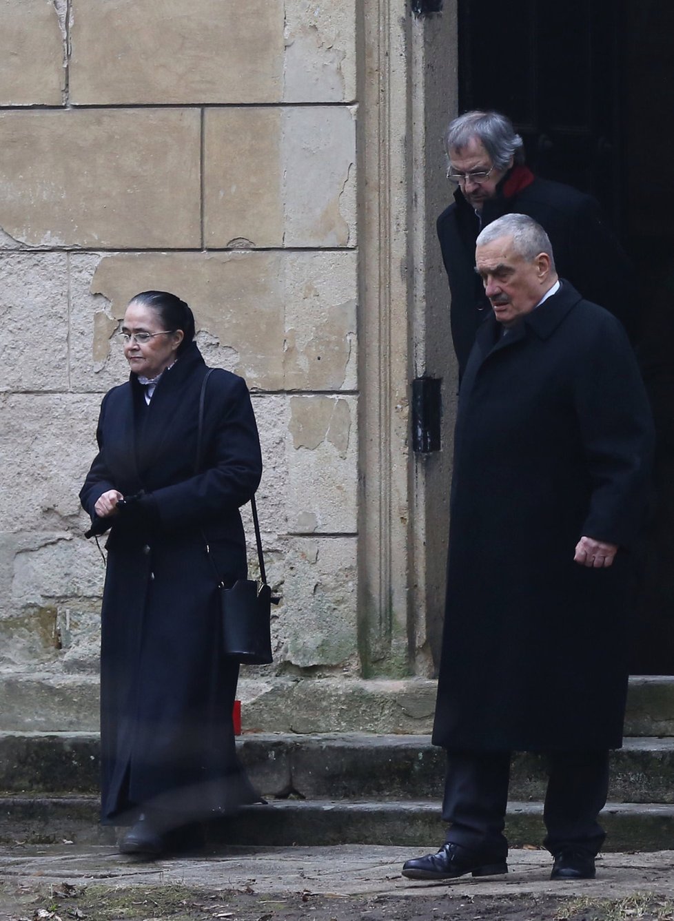 Pohřbu se zúčastnil i exministr zahraničí Karel Schwarzenberg.