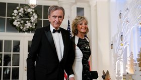 Miliardář Bernard Arnault s manželkou