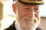 Bernard Hill v Titanicu jako kapitán