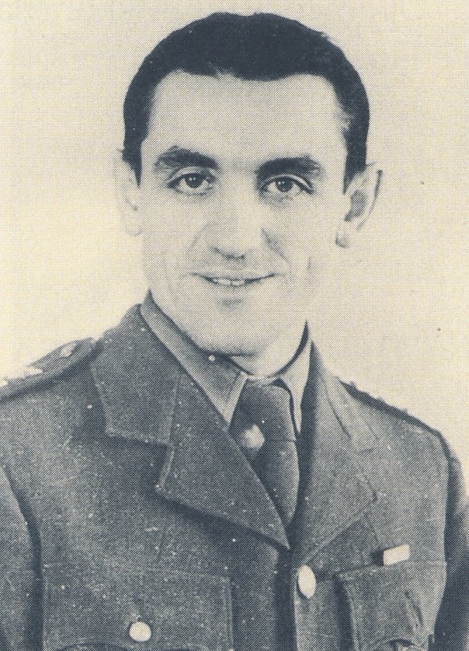 Generálmajor Rudolf Krzák (1914 – 2004) Za II. světové války instruktor výsadkové skupiny v Británii, připravoval Gabčíka, Vopálku a další parašutisty. Nositel Francouzského válečného kříže, Řádu bílého lva a dalších vyznamenání