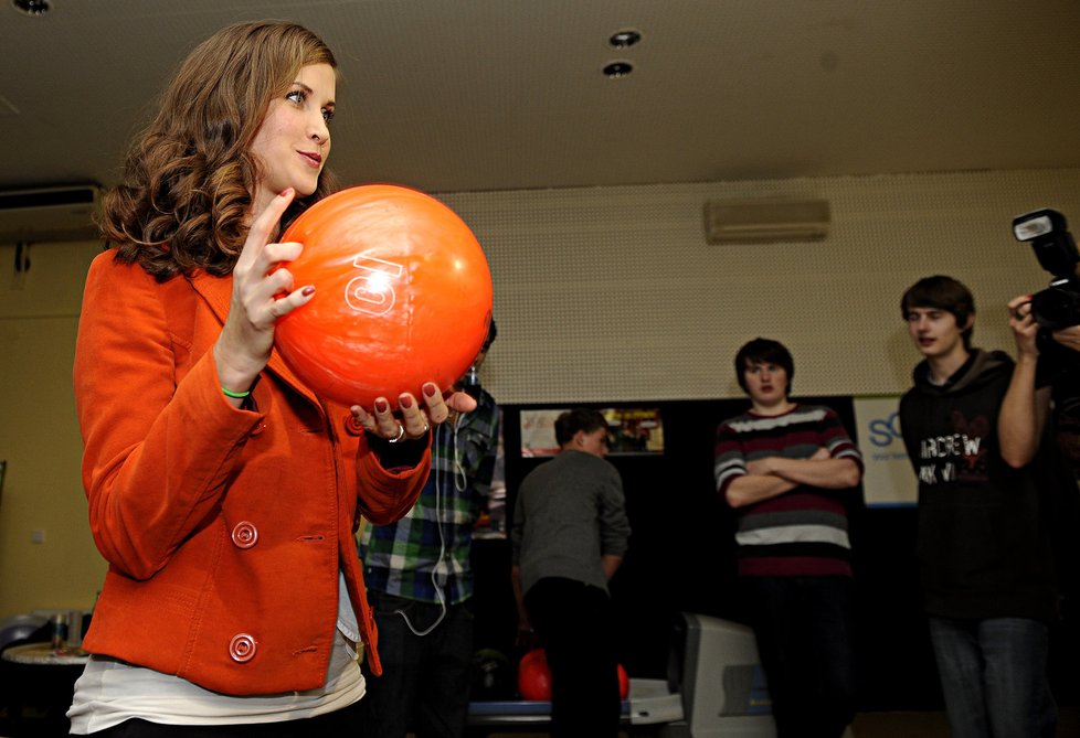 Bernášková si byla zahrát bowling a pěkně to skoulela.