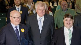 67. sjezd sudetských Němců v Norimberku: Ministr Daniel Herman, bavorský kancléř Seehofer a šéf sudetských Němců Bernd Posselt