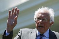 Sanders před delegáty podpořil Clintonovou, stoupenci ho za to „vybučeli“