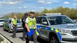 Skvělá práce! Policisté v rekordním čase vypátrali kradené auto, za volantem seděl zfetovaný řidič se zákazem řízení