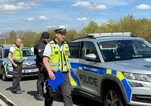 Zfetovaný muž ukradl v Berouně auto a snažil se s ním ujet. Policistého ho chytili v rekordním čase! 