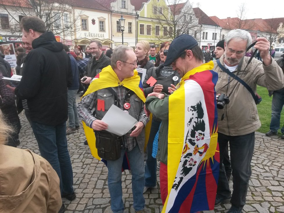 Lidé na vystoupení prezidenta Zemana v Berouně