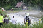 Hasiči a policie hledají vodáka, který po převrácení své lodě už nevyplaval z řeky.