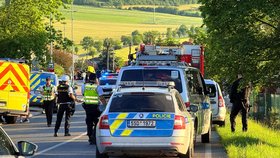 Muž se zabarikádoval v domě, podle svědků padly výstřely.