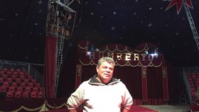 Hynek Navrátil starší, majitel cirkusu Humberto.