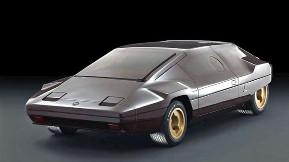 Lancia Stratos Sibilo (1978): Gandiniho hnědý klín s originálním volantem