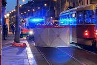 Tragédie na Smíchově: Muže (†50) srazila tramvaj, záchranáři ho přes 30 minut resuscitovali