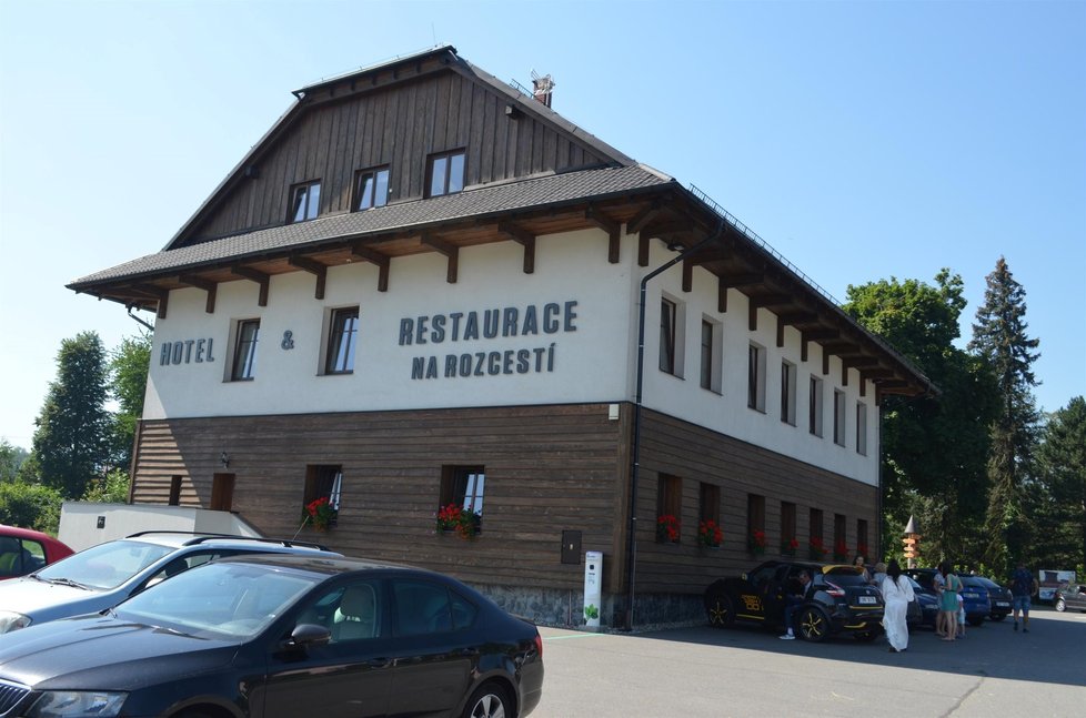 Restaurace Na rozcestí v Čeladné v Beskydech má téměř pořád narváno.