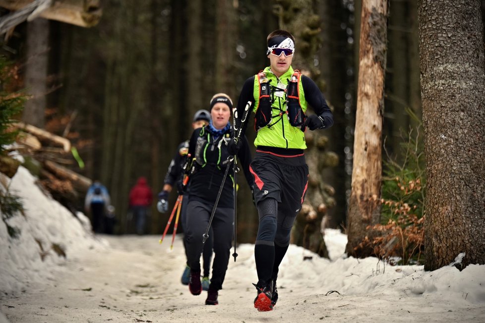 Zimní horský maratonu LH24, během nějž musí za 24 hodin běžci zdolat v těžkém terénu co nejvíckrát Lysou horu, je extrémně náročný.