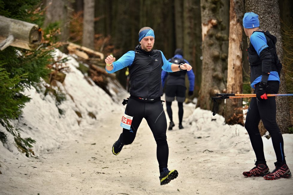 Zimní horský maratonu LH24, během nějž musí za 24 hodin běžci zdolat v těžkém terénu co nejvíckrát Lysou horu, je extrémně náročný.