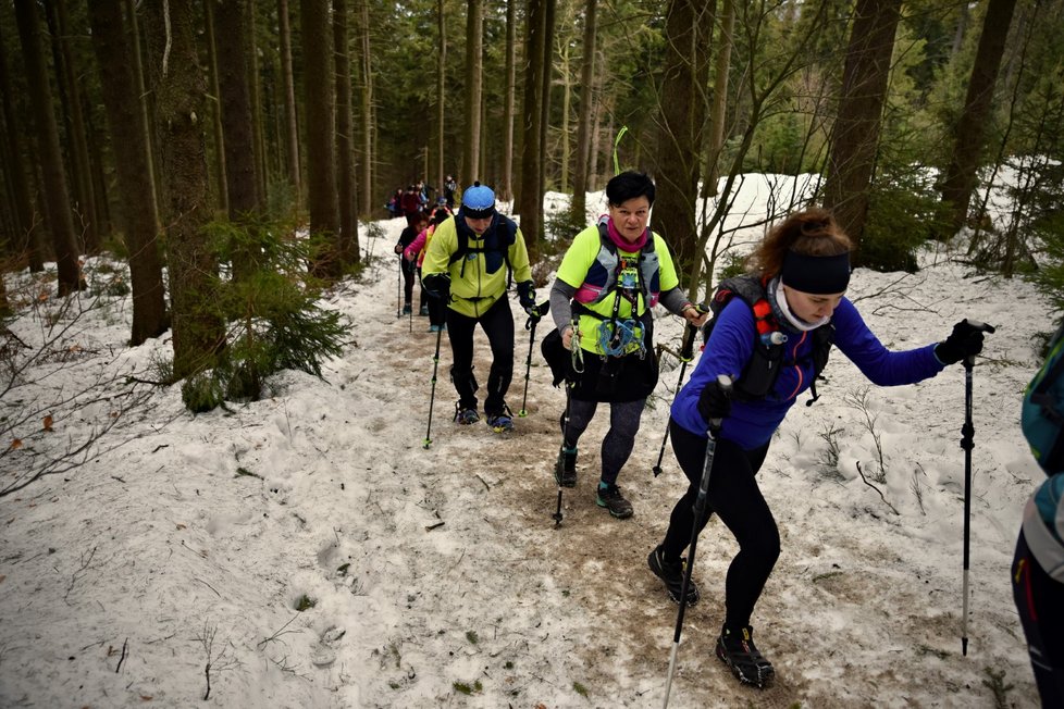 Zimní horský maratonu LH24, během nějž musí za 24 hodin běžci zdolat v těžkém terénu co nejvíckrát Lysou horu, je extrémně náročný.