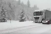 Vánice v Beskydech, bouřka nad Prahou a orkán na Sněžce: Sledujte radar Blesku