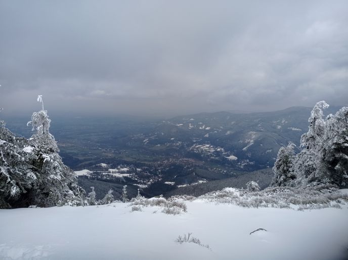 Výhled z vrcholu hory Smrk.