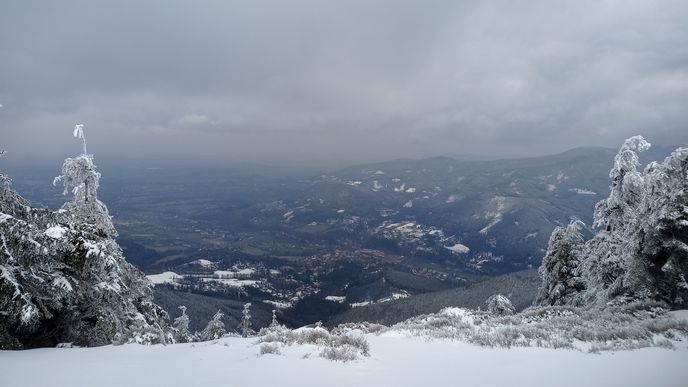 Výhled z vrcholu hory Smrk.