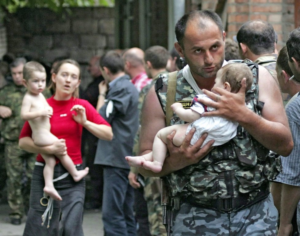 Při masakru v Beslanu zemřelo 186 dětí.