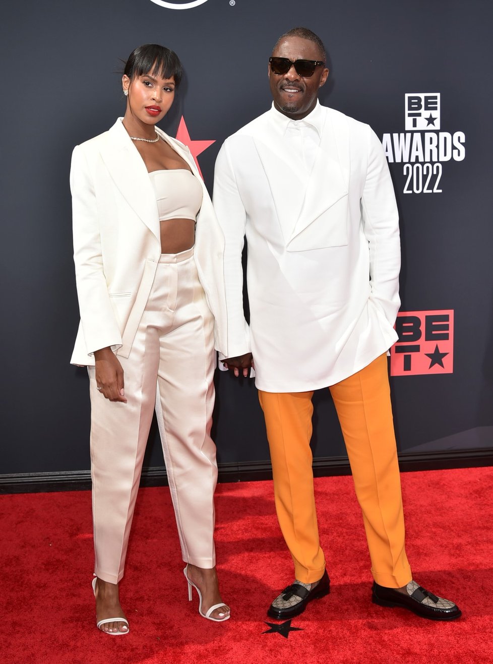 BET Awards 2022: Idris Elba (vpravo) a Sabrina Dhowre Elba