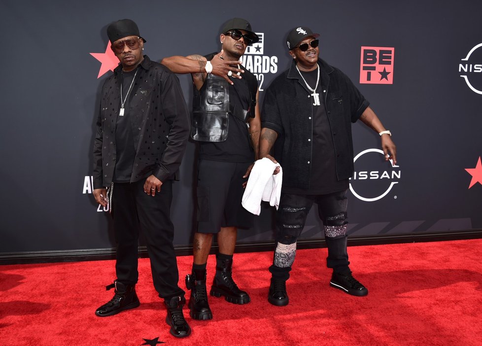 BET Awards 2022: Zleva: K-Ci, Dalvin DeGrate a Joel Hailey jako Jodeci