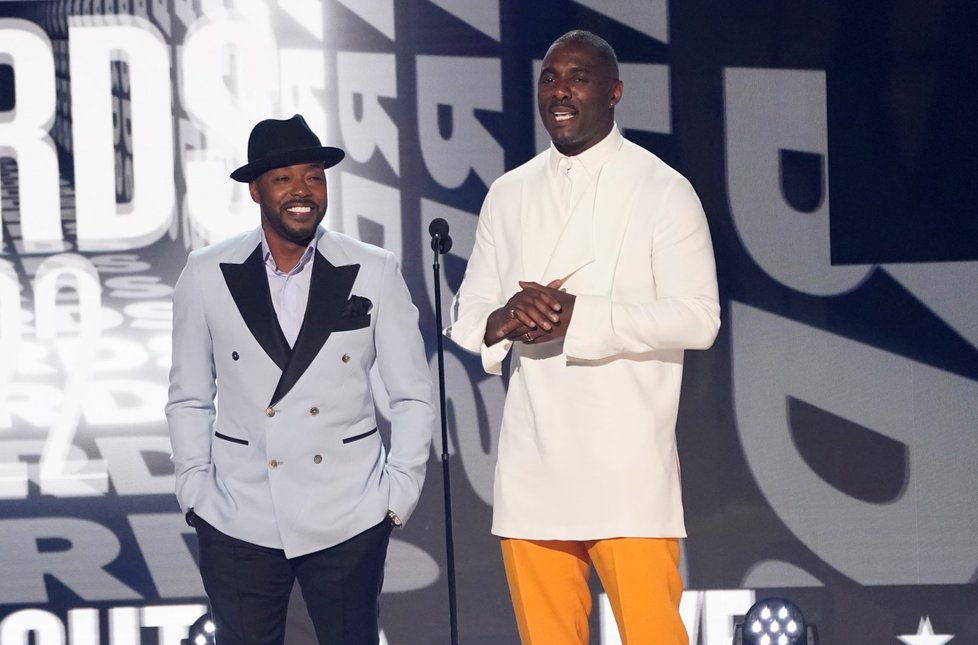 BET Awards 2022: Will Packer (vlevo) a Idris Elba