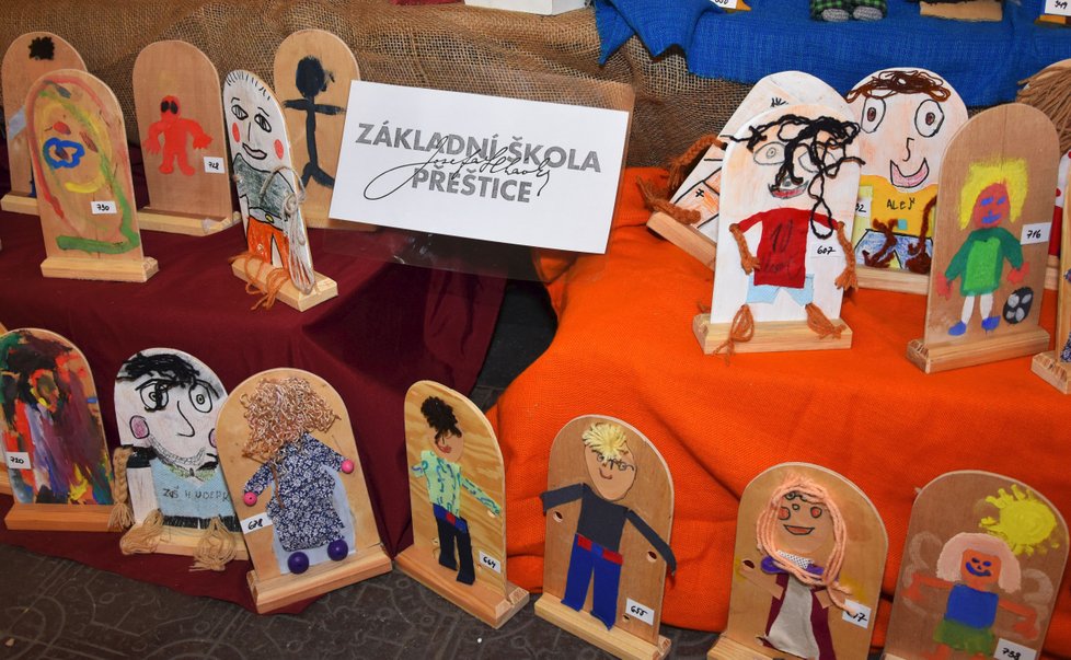 Jednotlivé figurky znázorňují přímo jejich tvůrce.