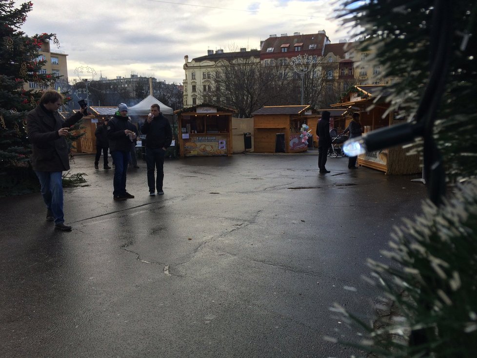 Vánoční trhy na náměstí Jiřího z Poděbrad.