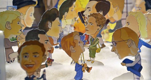 Papírové betlémy okouzlily Prahu: Muzeum otevřelo i po setmění. Papírové betlémy okouzlily Prahu: Muzeum otevřelo i po setmění.