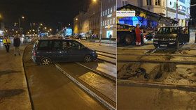 V Českomoravské ulici najel řidič autem do čerstvého betonu