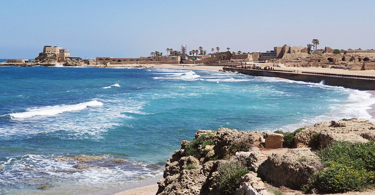 Přístav v Caesarea stojí i po 2000 letech