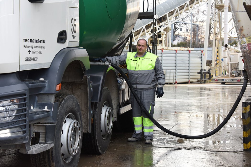 Jak se žije řidiči domíchávače betonu