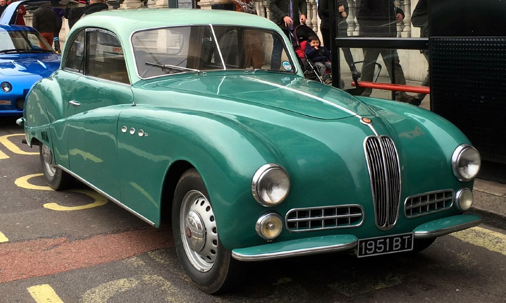 Beutler vystavil na autosalonu v Ženevě v roce 1951 kupé a kabriolet vycházející z anglického Bristolu 401.