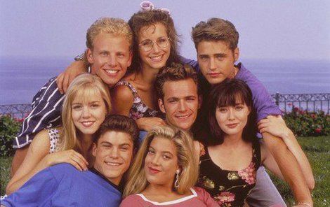 První klapka seriálu Beverly Hills 90210 padla v roce 1990.