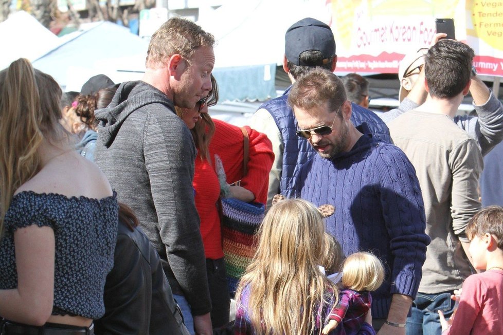 Ian Ziering a Jason Priestley alias Steve a Brendon z Beverly Hills 90210 se sešli na trhu