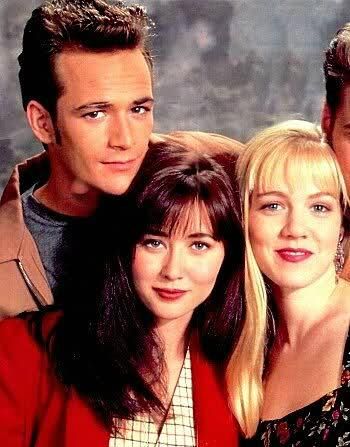 První klapka seriálu Beverly Hills 90210 padla v roce 1990.