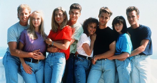 První klapka seriálu Beverly Hills 90210 padla v roce 1990.