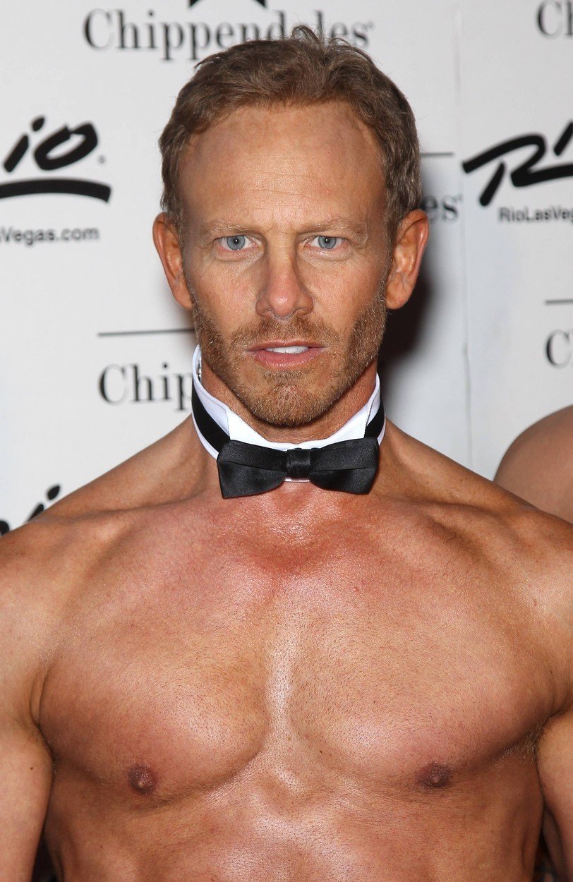 Ze Steva Sanderse, tedy Ian Ziering, je fešák k pohledání.