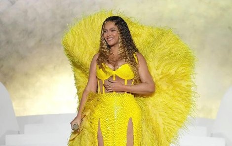 Beyoncé v odvážných šatech udělala dojem.