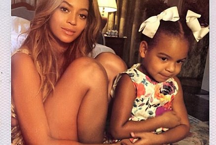 Beyoncé, Kim Kardashian, Monika Absolonová a další slavné matky se chlubí dětmi na internetu